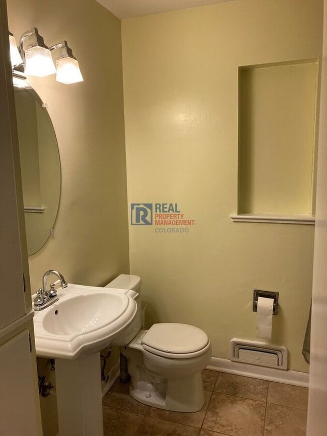 Building Photo - 3365 Olive St