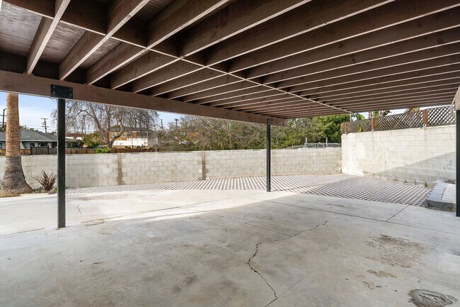 Building Photo - Designer Culver/Fairfax House + Studio | Dog Run & Private Orchard | 3-Car Parking