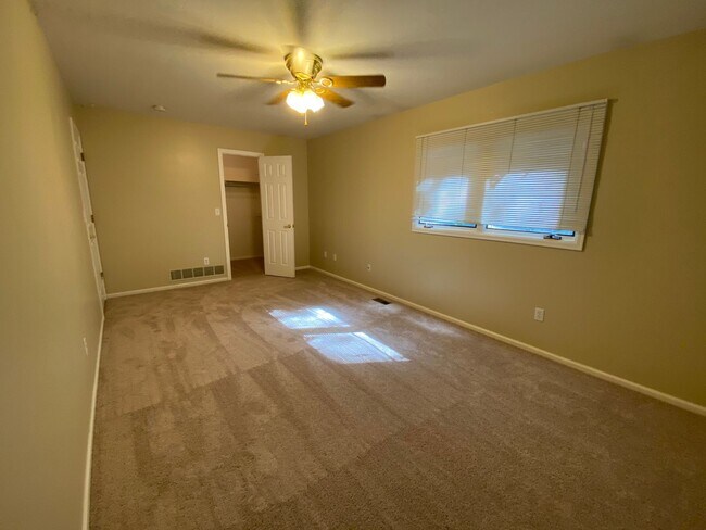 Building Photo - 2612 Somerville Ct