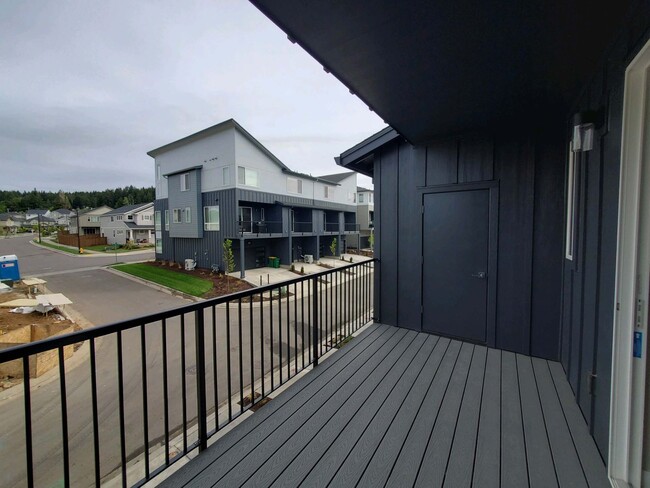 Building Photo - BEAUTIFUL NEWER CONSTRUCTION 4 BD HOME W/2 CAR GARAGE, W/D IN UNIT, AND MORE!