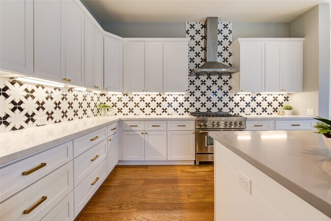 Building Photo - 820 Wakefield Dr