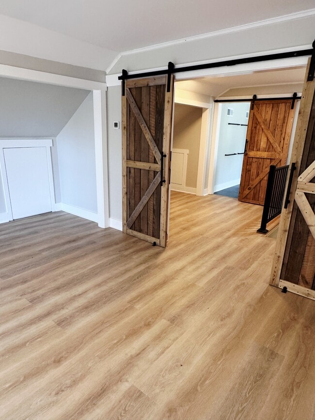 Building Photo - 1880 E Broad St