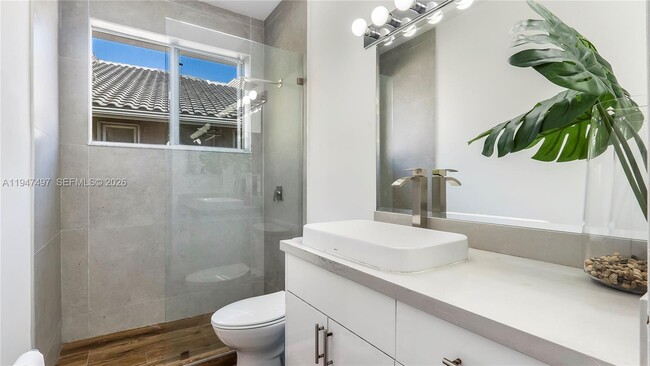 Building Photo - 2633 Oakbrook Dr