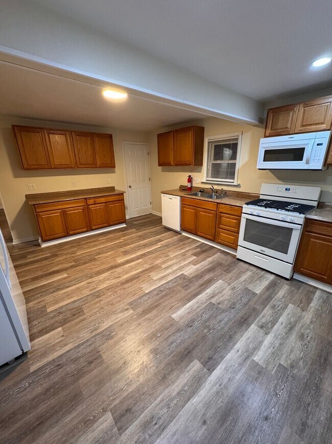 Building Photo - 1079 North Ave