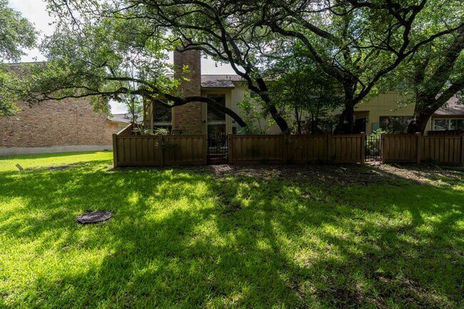 Building Photo - 8301 Greenslope Dr
