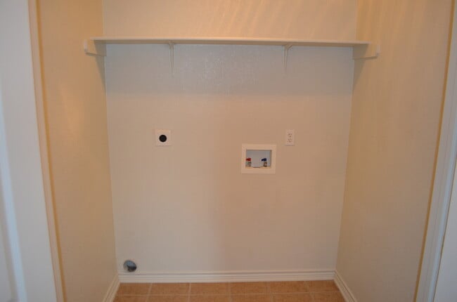 Building Photo - 326 N 10th St