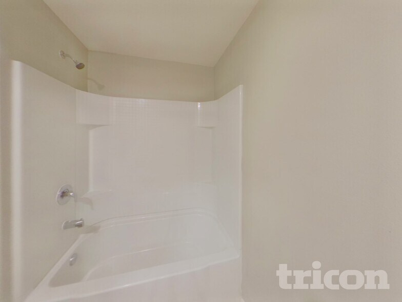 Building Photo - 2007 12th St SE