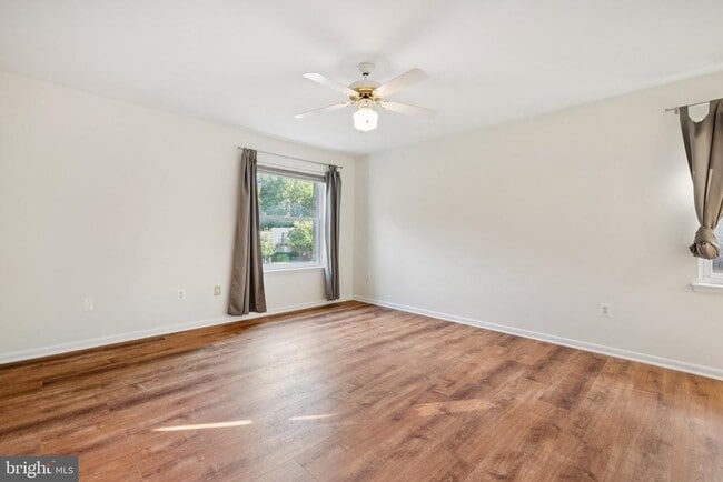 Building Photo - 12260 Greenleaf Ave