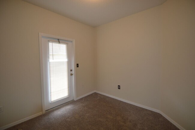 Building Photo - 1 bed/1 bath with Den in CARROLLWOOD AREA:...