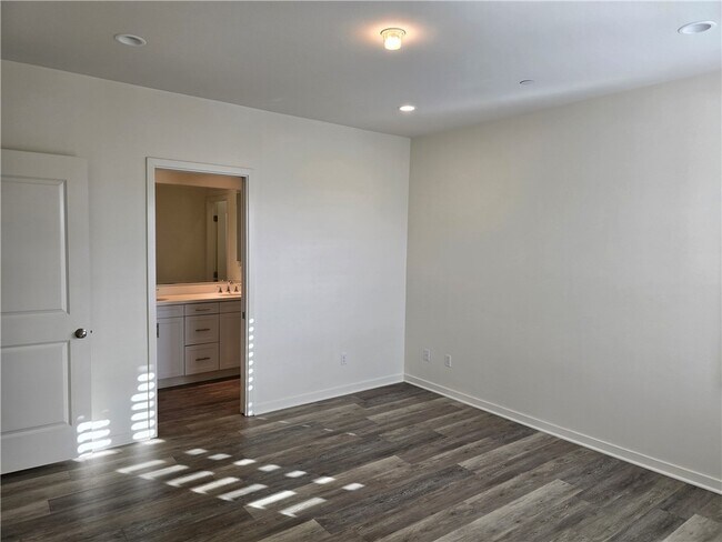 Building Photo - 60 Bay Laurel