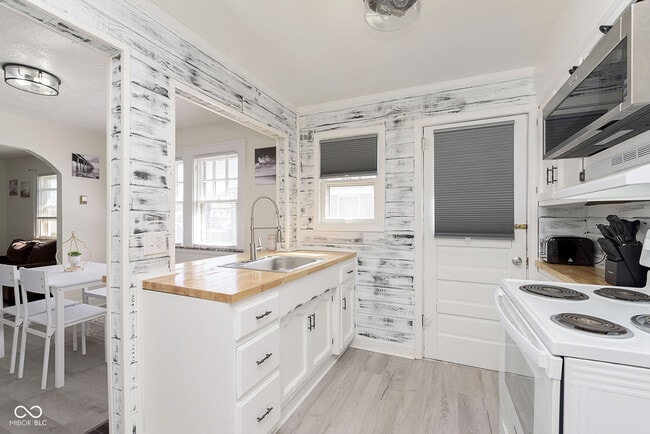 Building Photo - 5348 Winthrop Ave