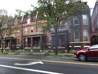 Building Photo - 1437 Neil Ave