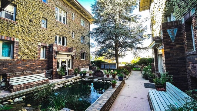 Building Photo - 1 Bedroom 1 bath Condo in Historic SLC building!