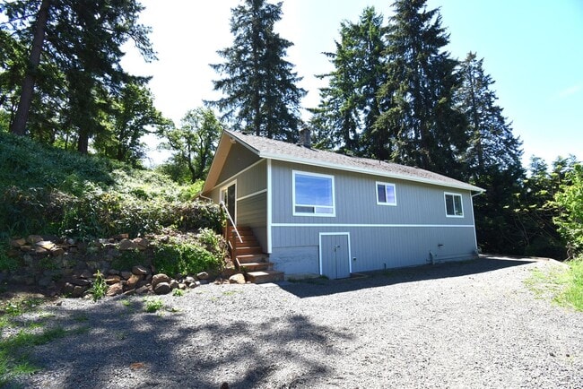 Building Photo - Newly Remodeled Home in Quiet Neighborhood!