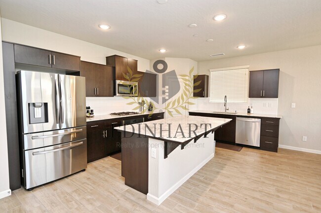 Building Photo - 502 Traverse Dr S