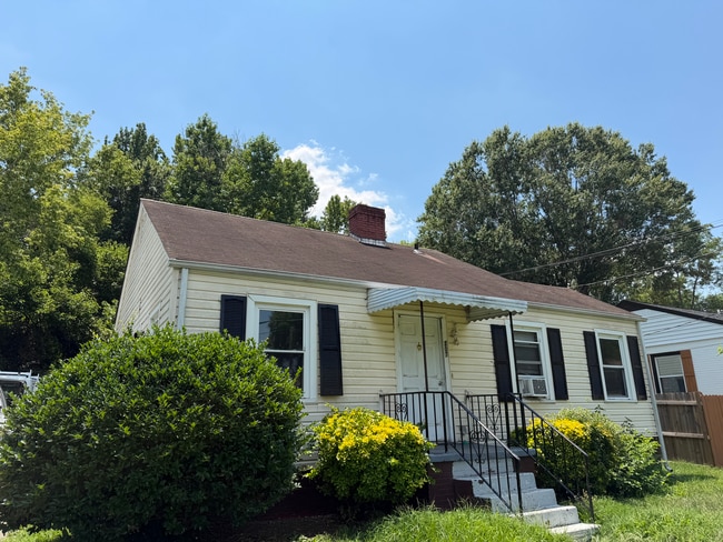 Building Photo - 207 Ray St