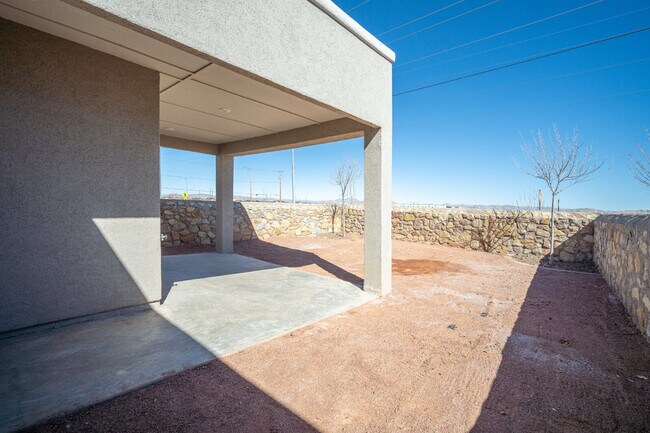 Building Photo - "Spacious 3-Bedroom Duplex with Granite Elegance in El Paso – 1469 Sq Ft of Modern Comfort!"