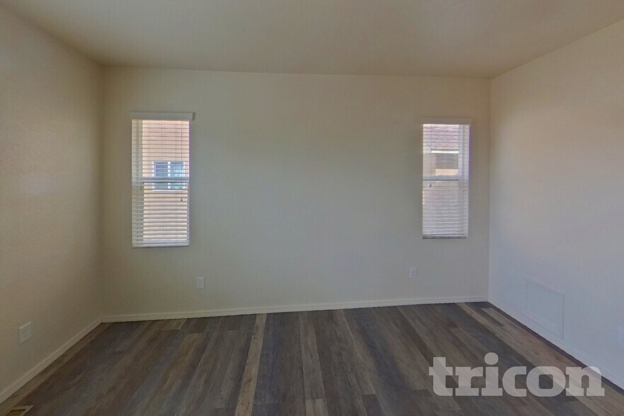Building Photo - 5425 Barnstormers Ave