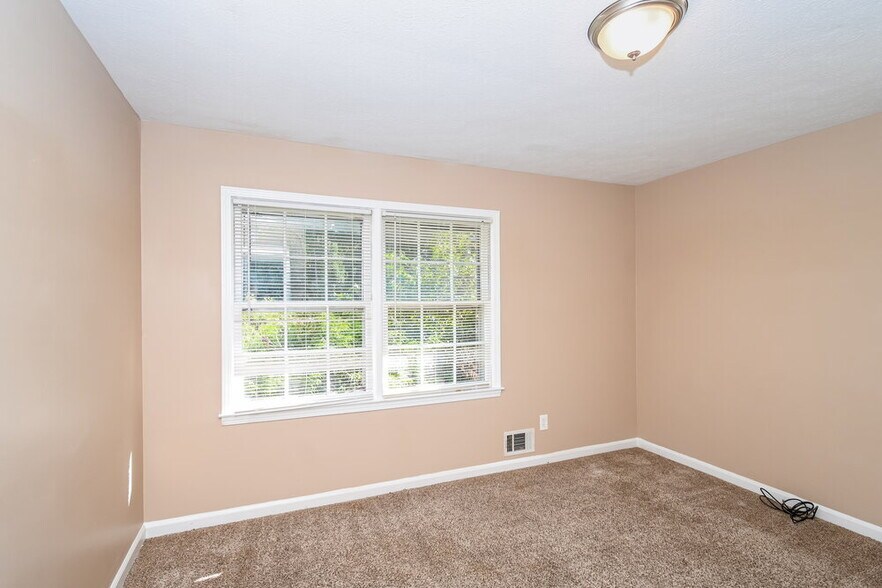 Building Photo - 6490 Executive Dr