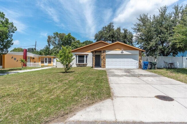 Building Photo - 3235 Hillsdale Ave
