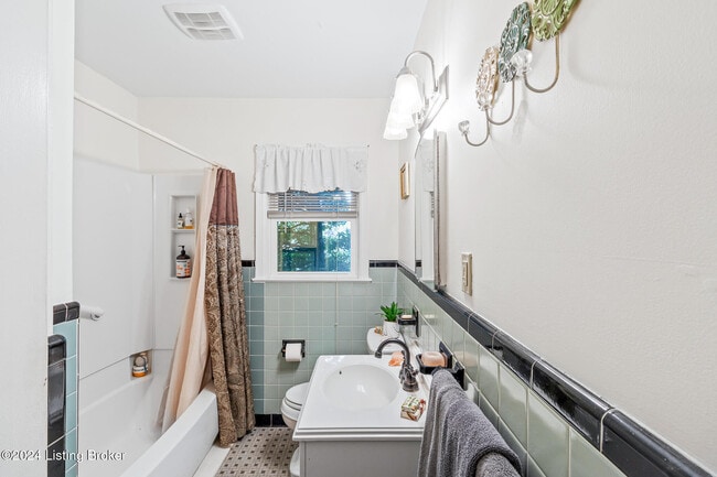 Building Photo - 704 Indian Ridge Rd