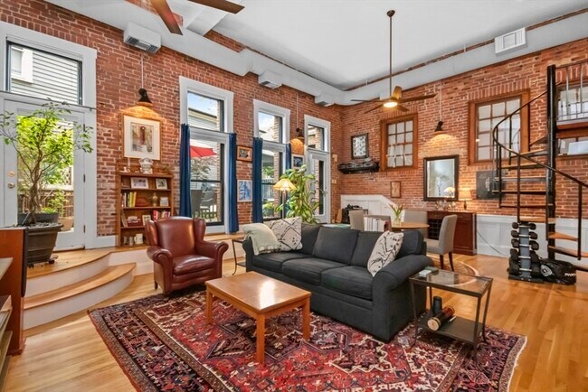 Primary Photo - 28 Seaverns Ave