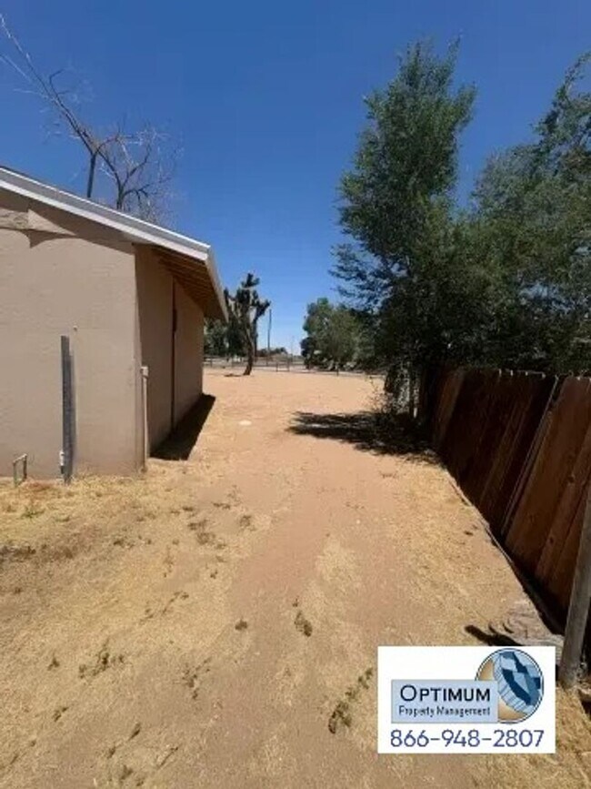 Building Photo - 13851 Pawnee Rd