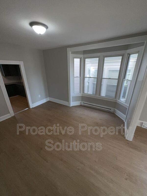 Building Photo - 327-329 S 10th St
