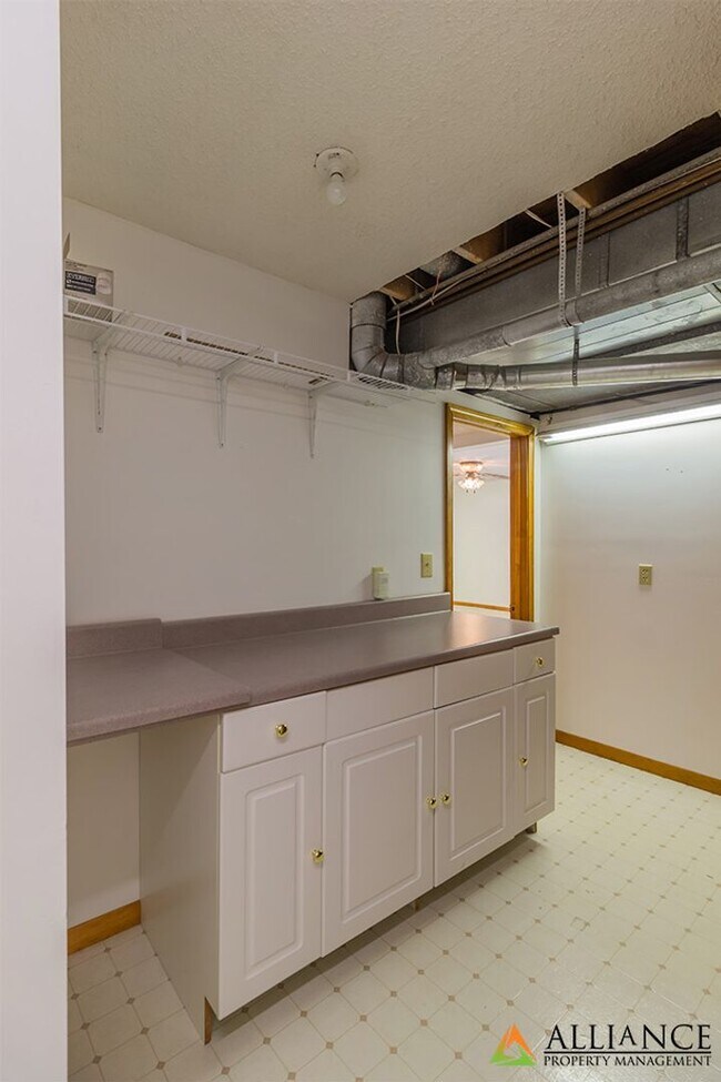 Building Photo - $300 OFF 1st MONTH'S RENT! Amazing, Spacio...