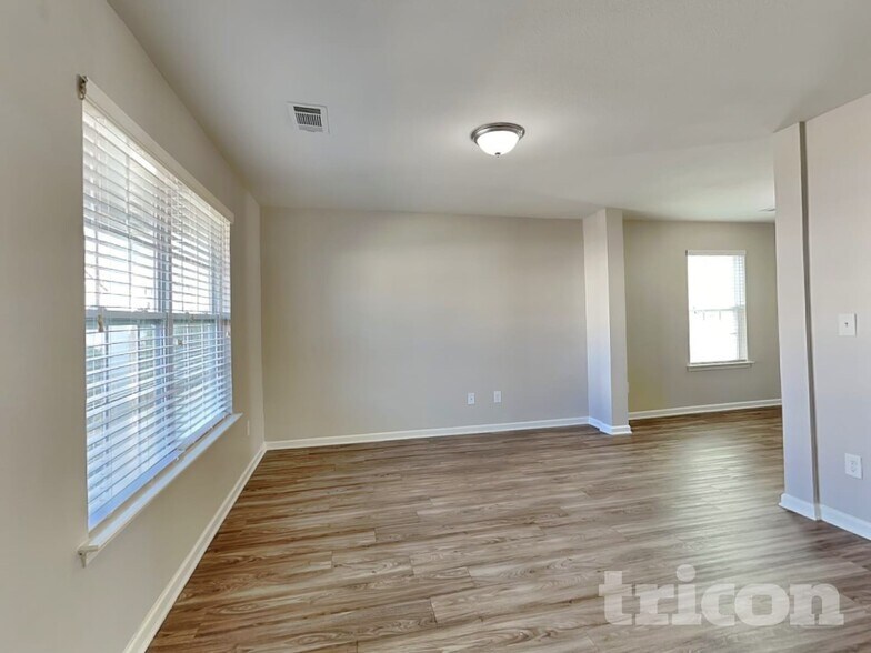 Building Photo - 1935 Windy Willow Ln