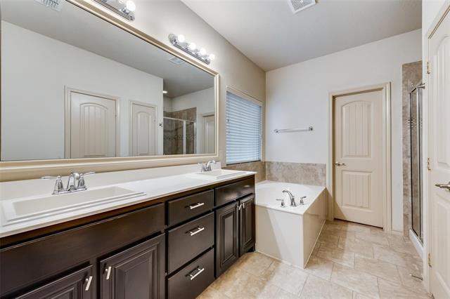 Building Photo - 15825 Carlton Oaks Dr