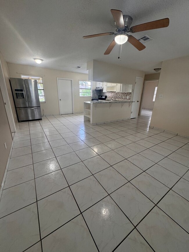 Building Photo - BUENAVENTURA LAKES - 2 BEDROOM, 2 BATHROOM HOUSE
