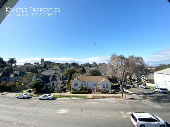 Building Photo - Charming Victorian in St. Vincent's Hill H...