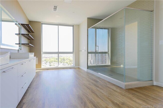 Building Photo - 850 Pacific St