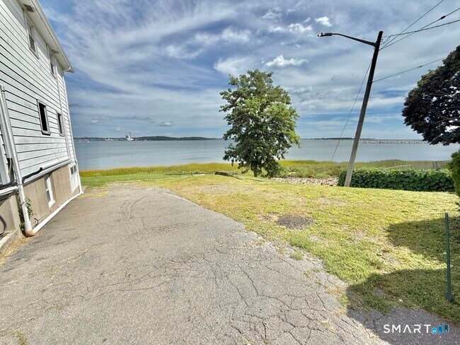 Building Photo - 3 Bayview Pl