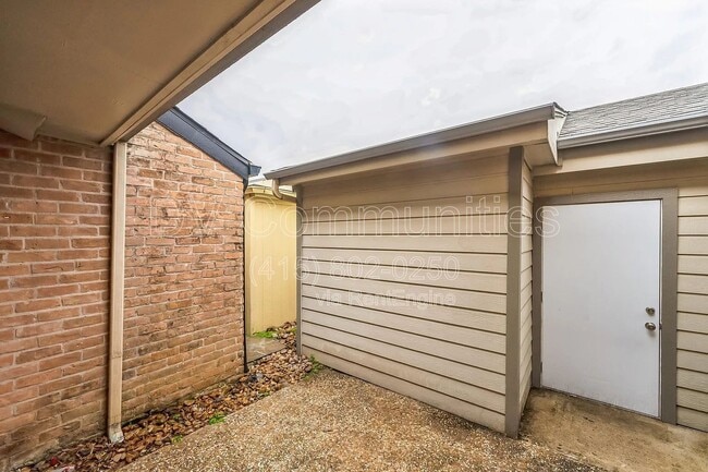 Building Photo - 4702 N Cashel Cir