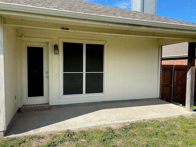 Building Photo - 9909 Carter Dr