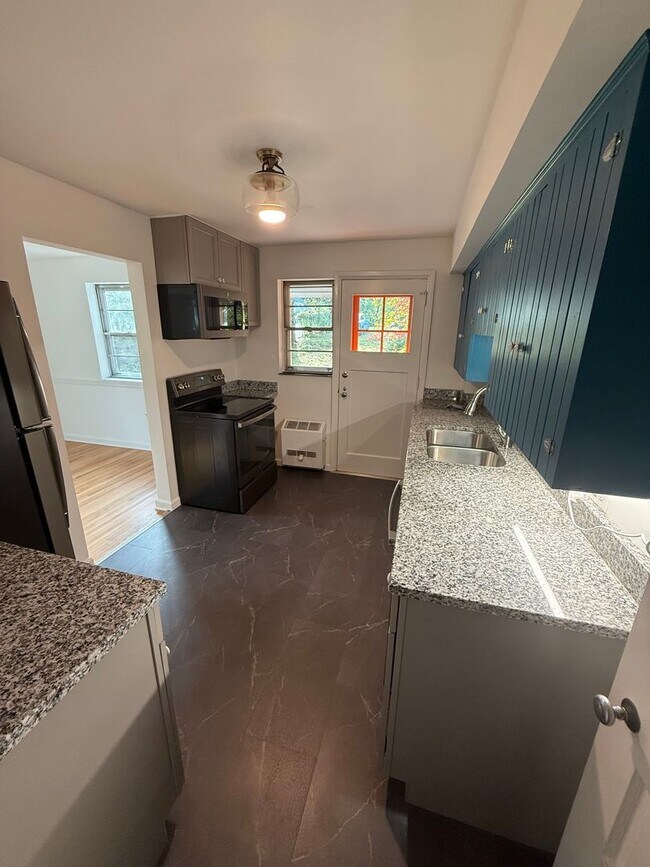 Building Photo - Two Bedroom Duplex Located Just Blocks from Downtown - No Students Permitted
