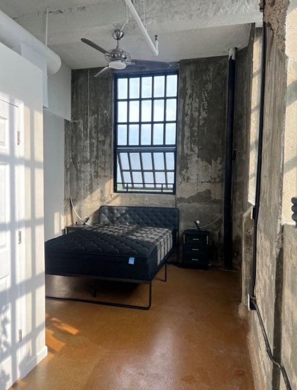 Building Photo - 6533 E Jefferson Ave