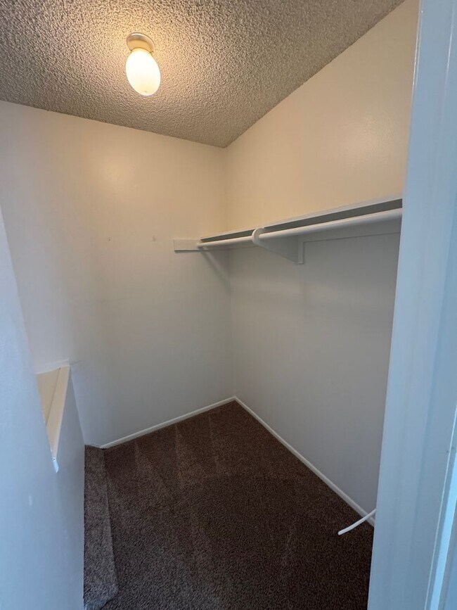 Building Photo - 2 Bedroom 1 Bath for rent in Port Hueneme near Oxnard Harbor