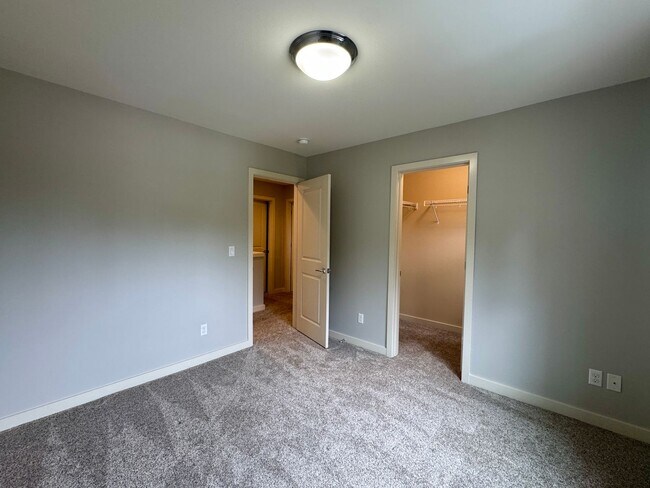 Building Photo - Stunning Bainbridge Island 4 bedroom home....available now!