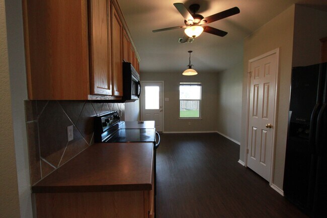 Building Photo - Hutto 3BR Gem ~ Open Layout, Large Yard & Prime Location