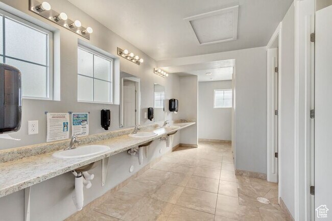 Building Photo - 14409 S Oakfield Way