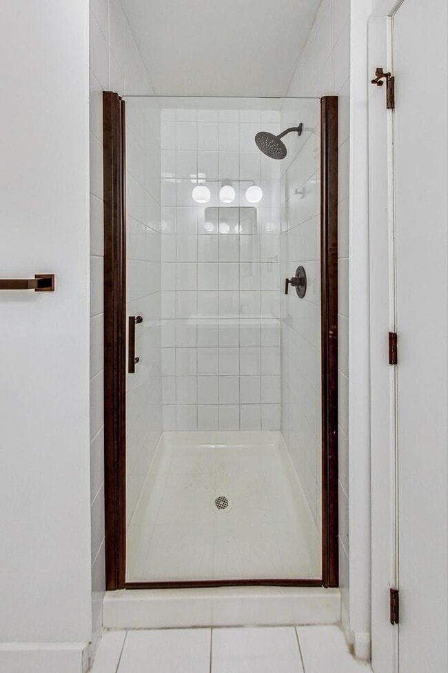 Building Photo - 2002 W Coulter St