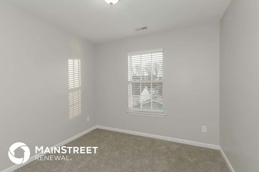 Building Photo - 5728 Fairchase Ave