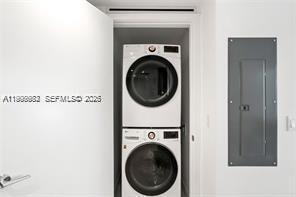 Building Photo - 9901 W Bay Harbor Dr