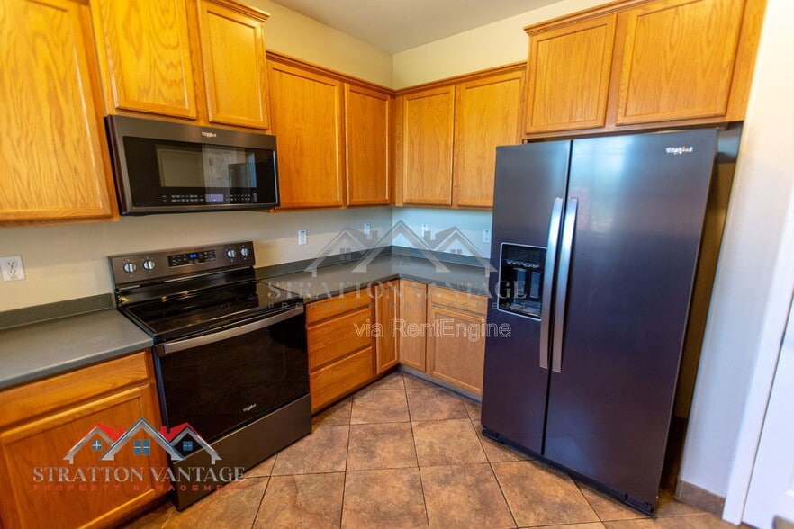 Building Photo - 9136 W Meadow Dr