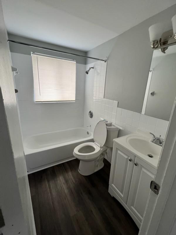 Building Photo - 1003 34th Ave W