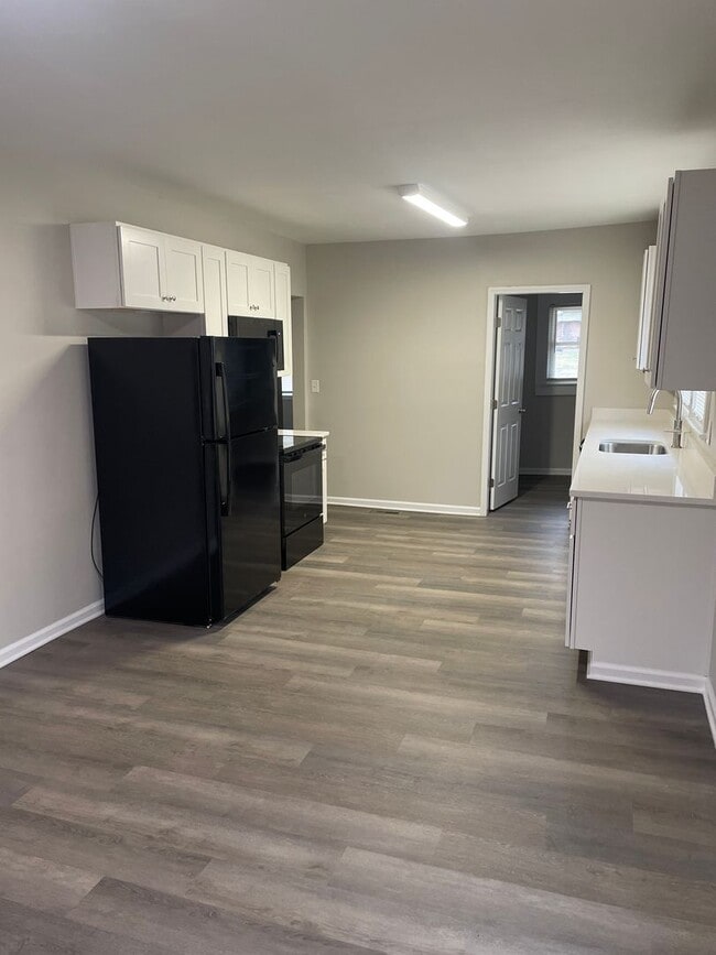 Building Photo - 816 Efird St