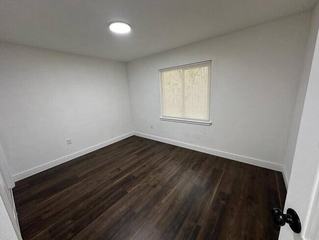 Building Photo - 2111 Mara Ct